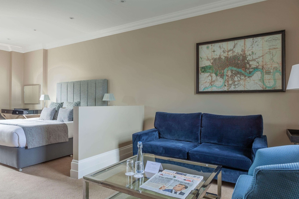 Feature Double Room - Photo 5