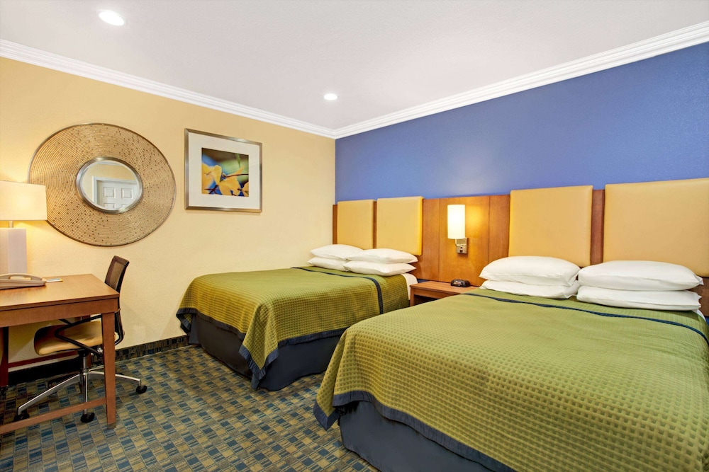 Double Room, 2 Double Beds - Photo 5