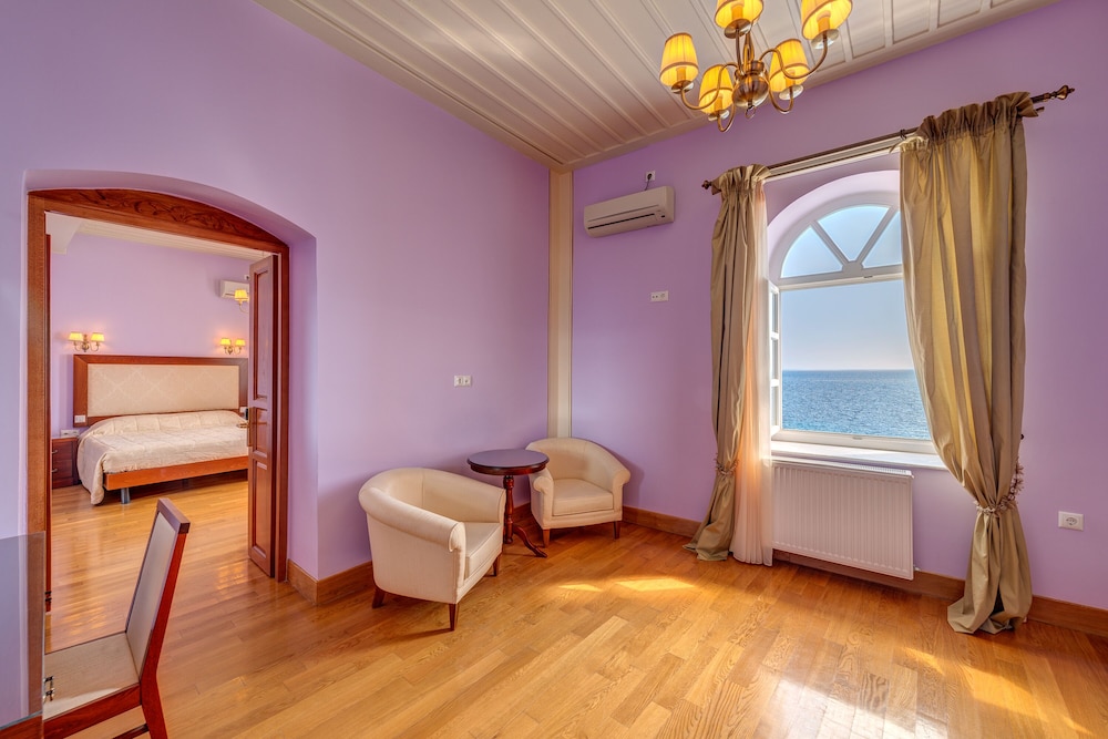 Deluxe Suite photo 1