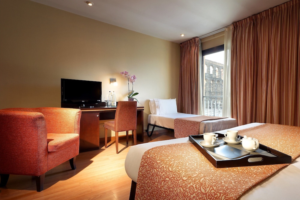 Standard Room (with views) - Photo 3
