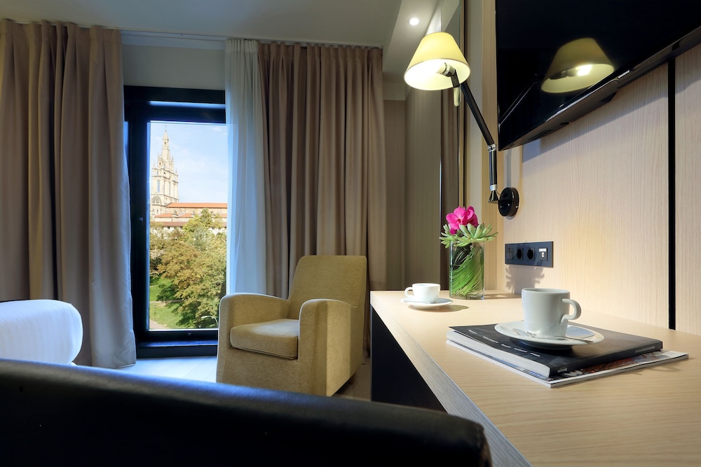 Superior Room, 1 King Bed photo 3
