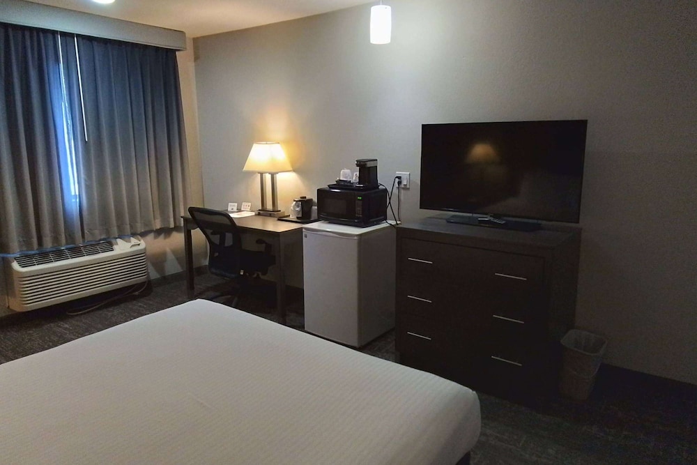 Room, 1 King Bed, Non Smoking - Photo 1