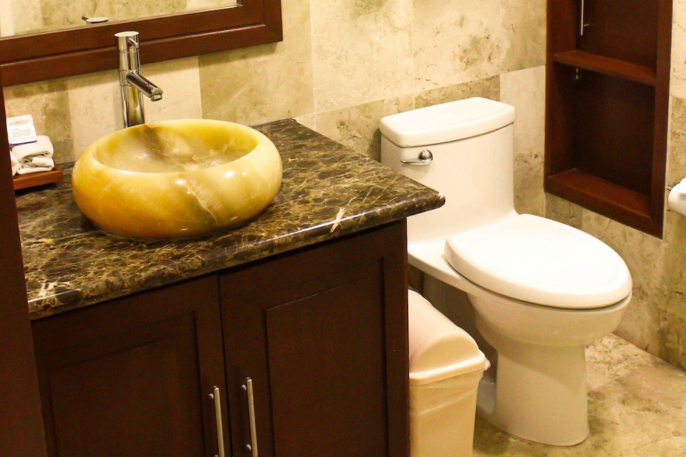 Suite, 1 Bedroom - Photo 3