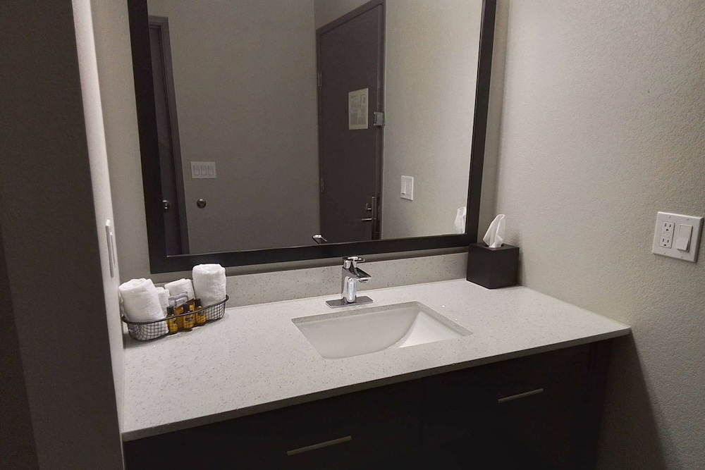 Room, 2 Queen Beds, Accessible, Non Smoking (Mobility, Bathtub) - Photo 3