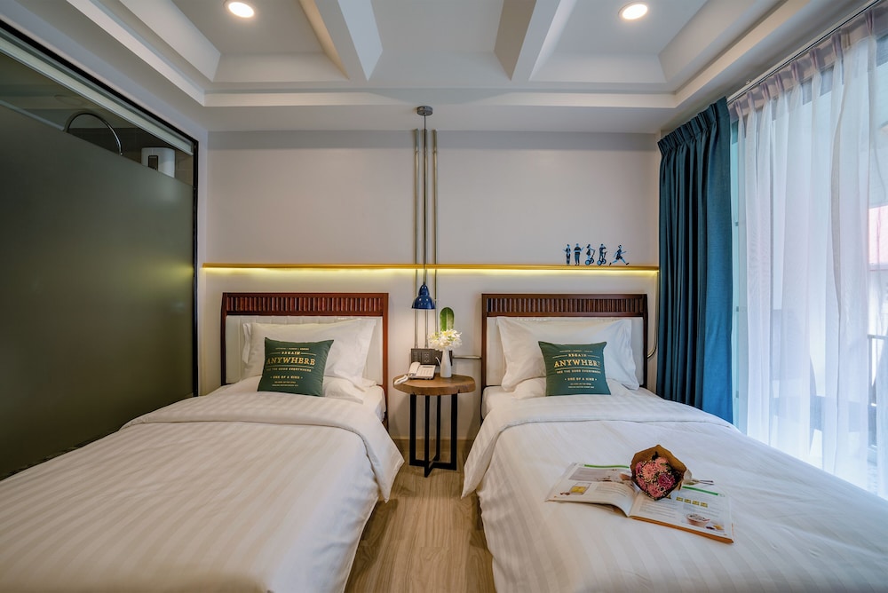 Deluxe Twin Room, Multiple Beds, Balcony, Pool View - Photo 8