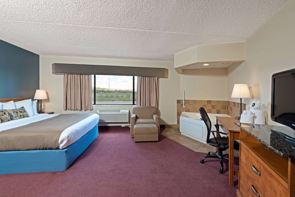 Suite, 1 Queen Bed, Non Smoking (Venetian Sunset)