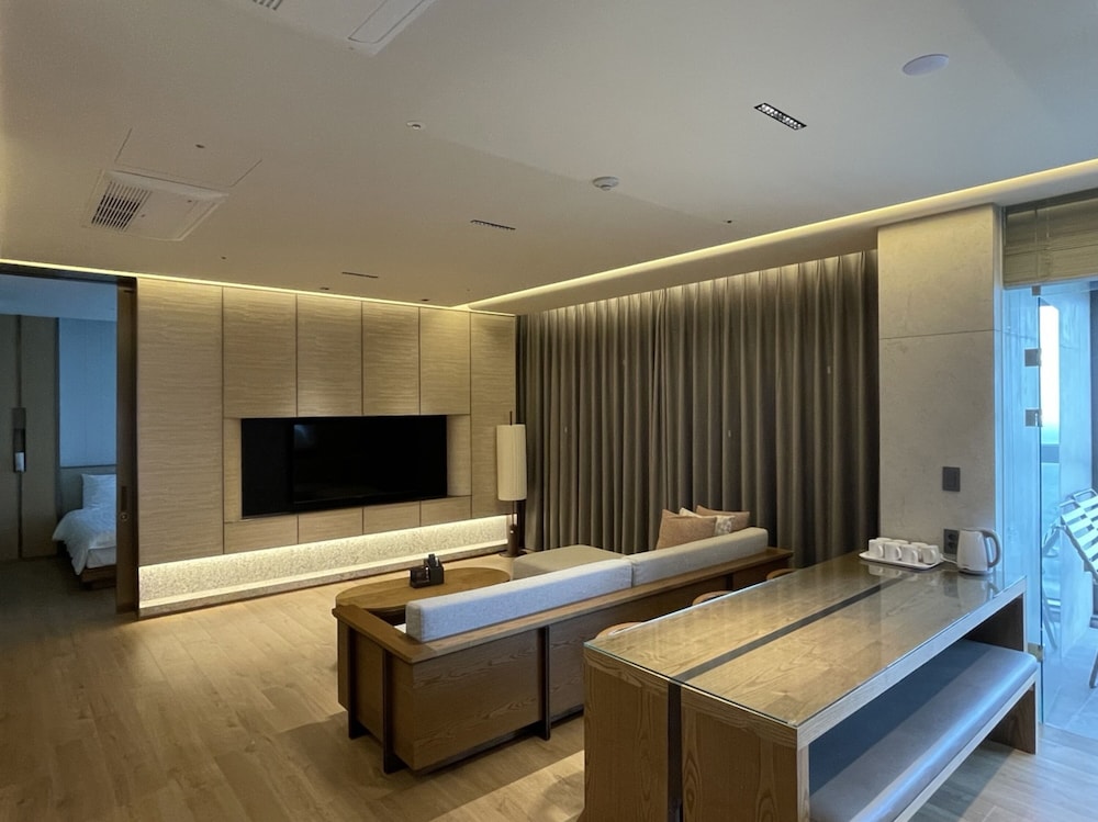 [Morning PKG] Gold Suite(Kitchen, Standard, Bed) - Breakfast Buffet for 2 Adults & 1 Child