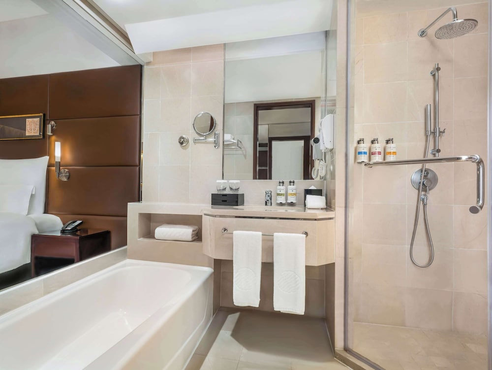 Deluxe Room, 2 Twin Beds - Photo 7