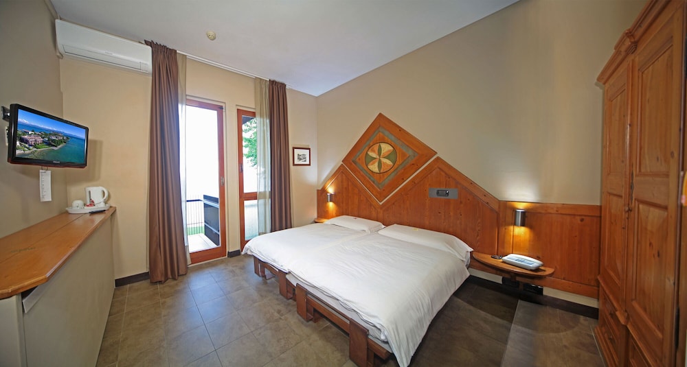 Panoramic Double Room, Balcony, Lake View photo 2
