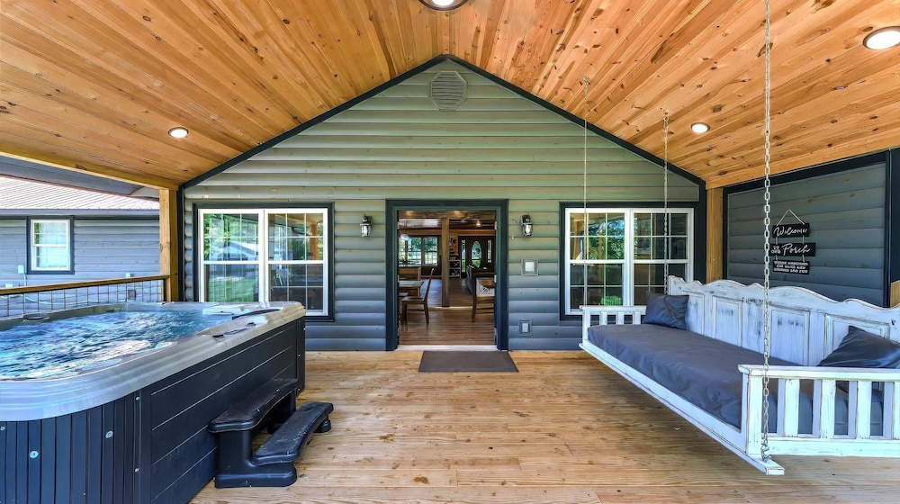 Luxury Poolside Cabin in Sevierville, Zdjęcie 47