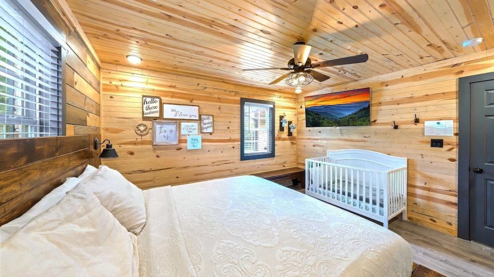 Luxury Poolside Cabin in Sevierville, Zdjęcie 13