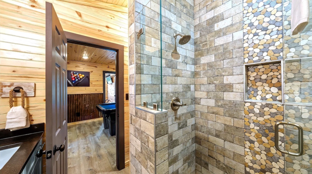 Luxury Poolside Cabin in Sevierville, Zdjęcie 22