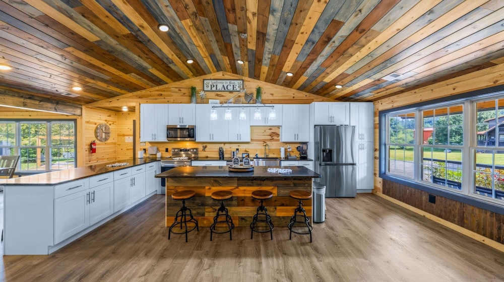 Luxury Poolside Cabin in Sevierville, Zdjęcie 36