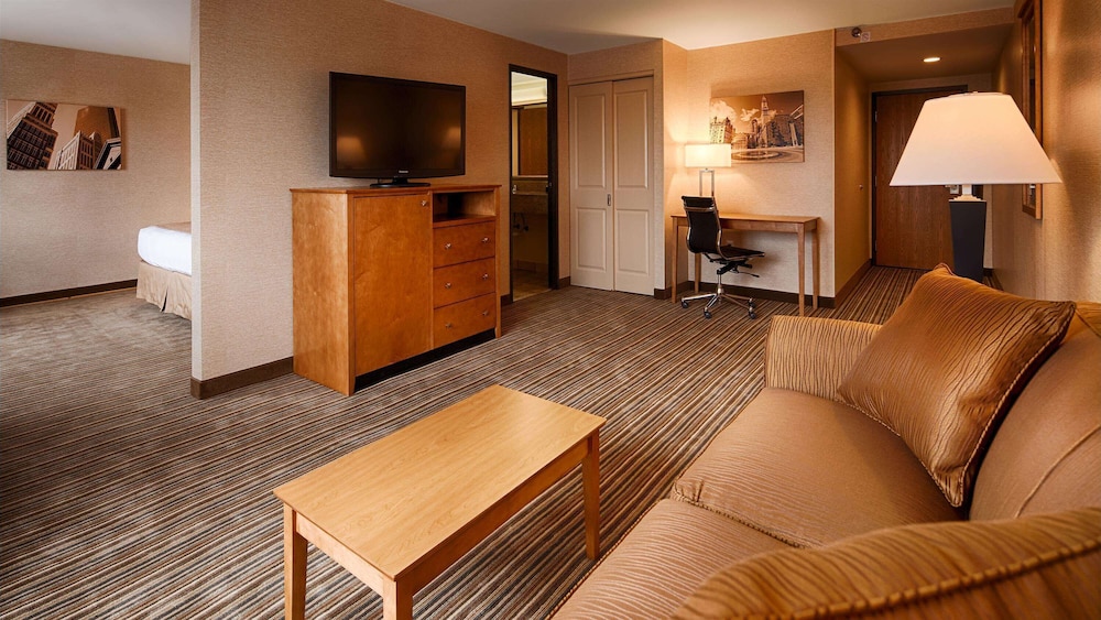 Deluxe Suite, 1 King Bed, Non Smoking, Refrigerator & Microwave (with Sofabed)