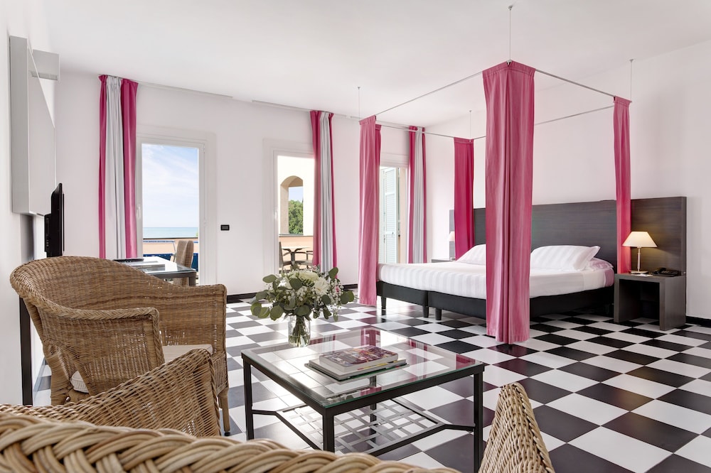 Design, Double Occupancy, with Balcony