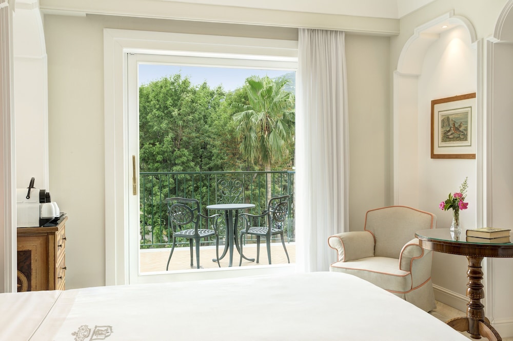 Deluxe Double or Twin Room, Balcony, City View photo 3