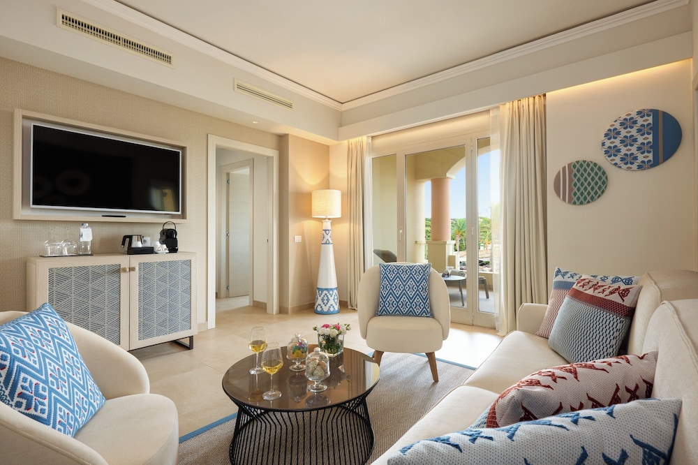 Premier Suite, Multiple Beds, Bay Side photo 3