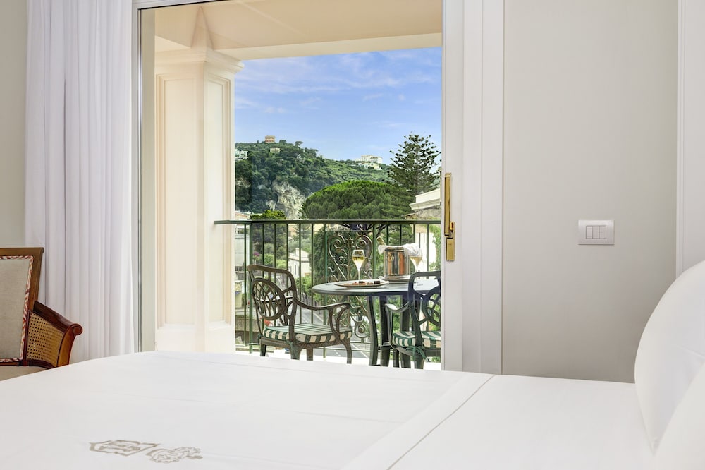 Luxury Suite, Balcony, City View - Photo 2