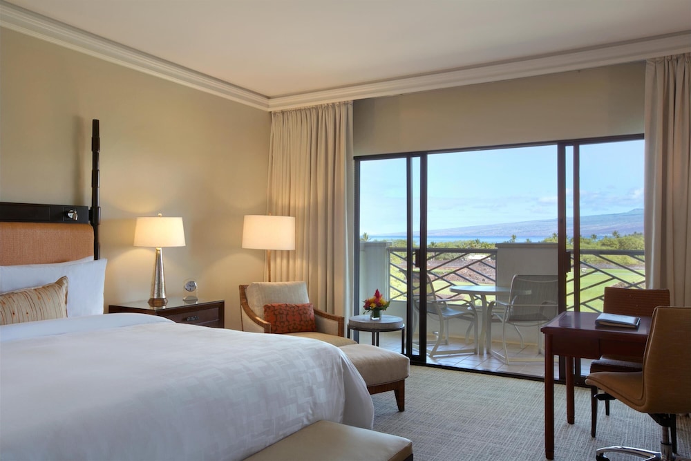 Gold Renovated King Room With One King Bed And Lounge Access (non Smoking)