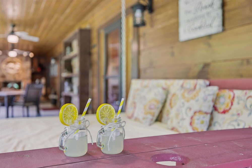 Cozy Cottage w EV Charger Firepit Bed Swing, 사진 12