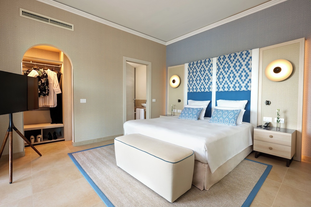 Premier Suite, Multiple Beds, Bay Side photo 2