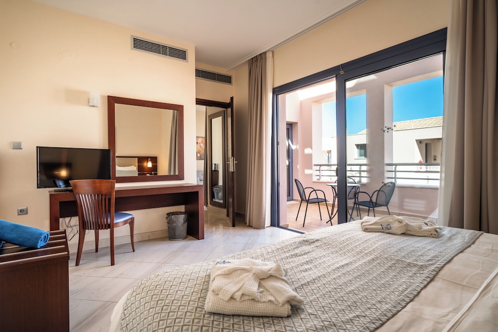 Superior Suite, 1 Bedroom, Courtyard View