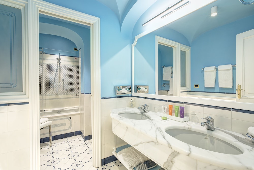 Classic Double or Twin Room, Balcony, City View - Photo 5