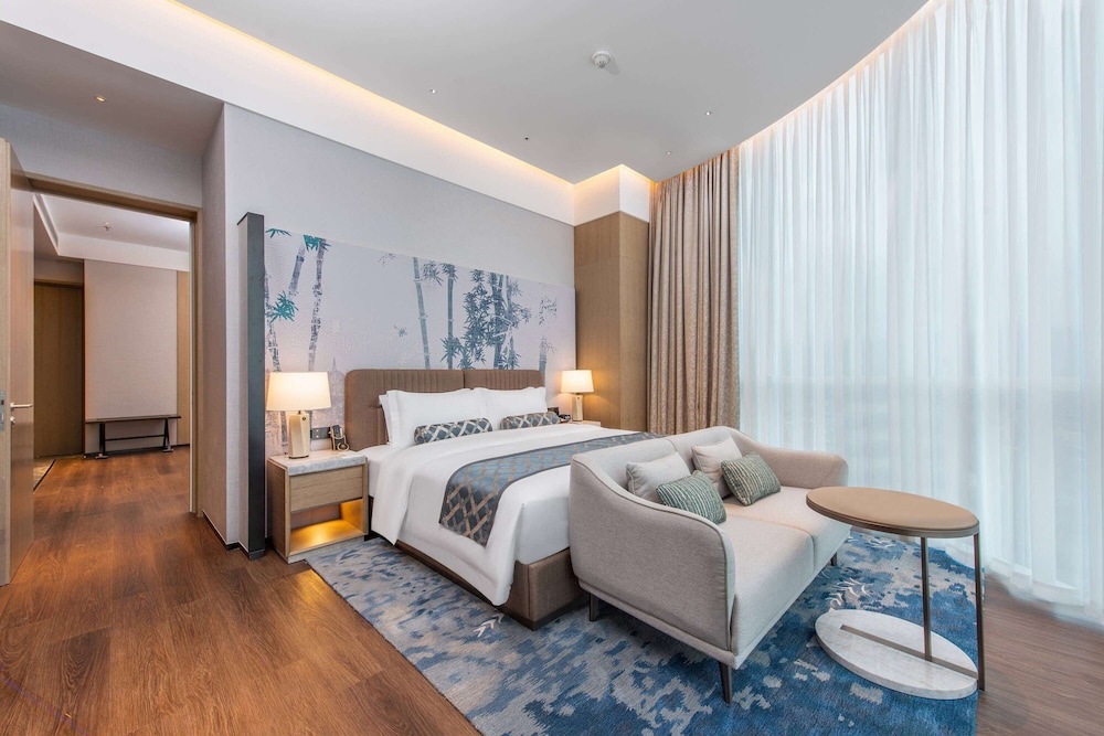 Executive Suite, 1 King Bed, Non Smoking photo 1