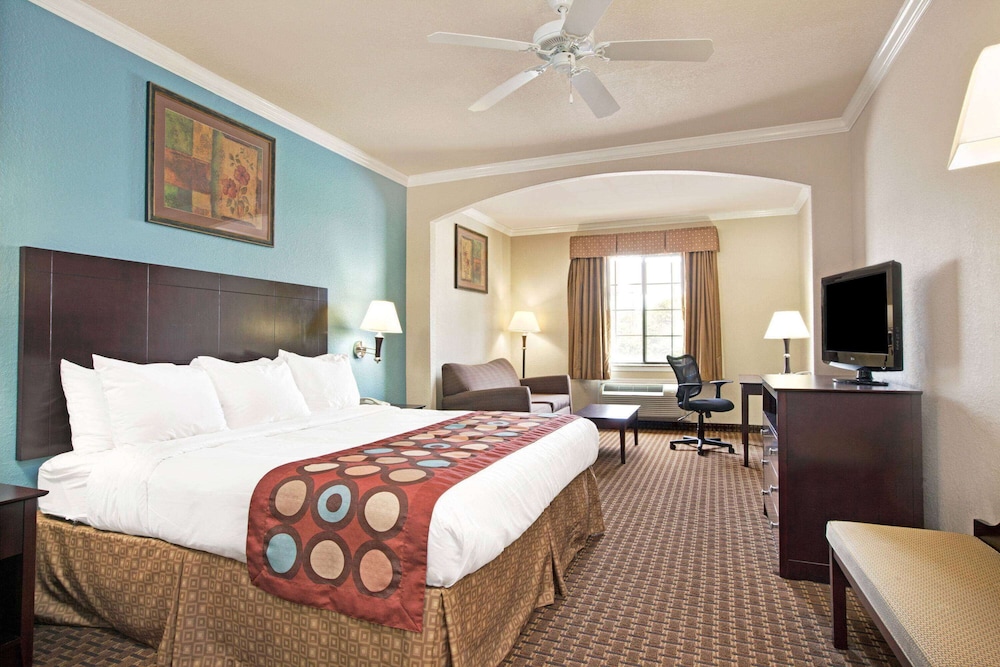 Studio Suite, 1 King Bed, Non Smoking - Photo 1