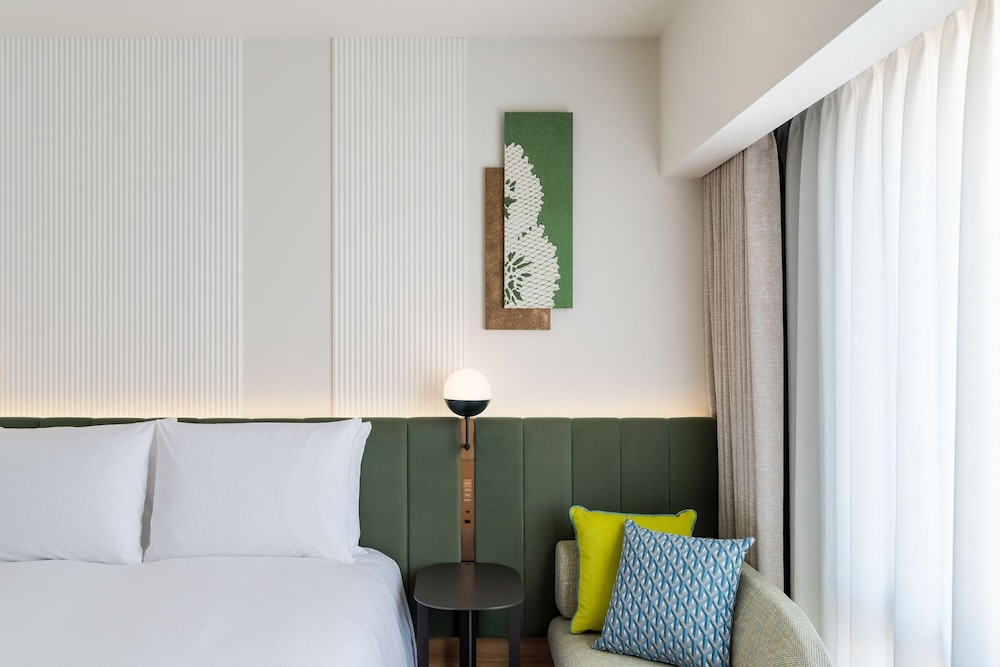 Deluxe Room, 1 Queen Bed, Accessible - Photo 3