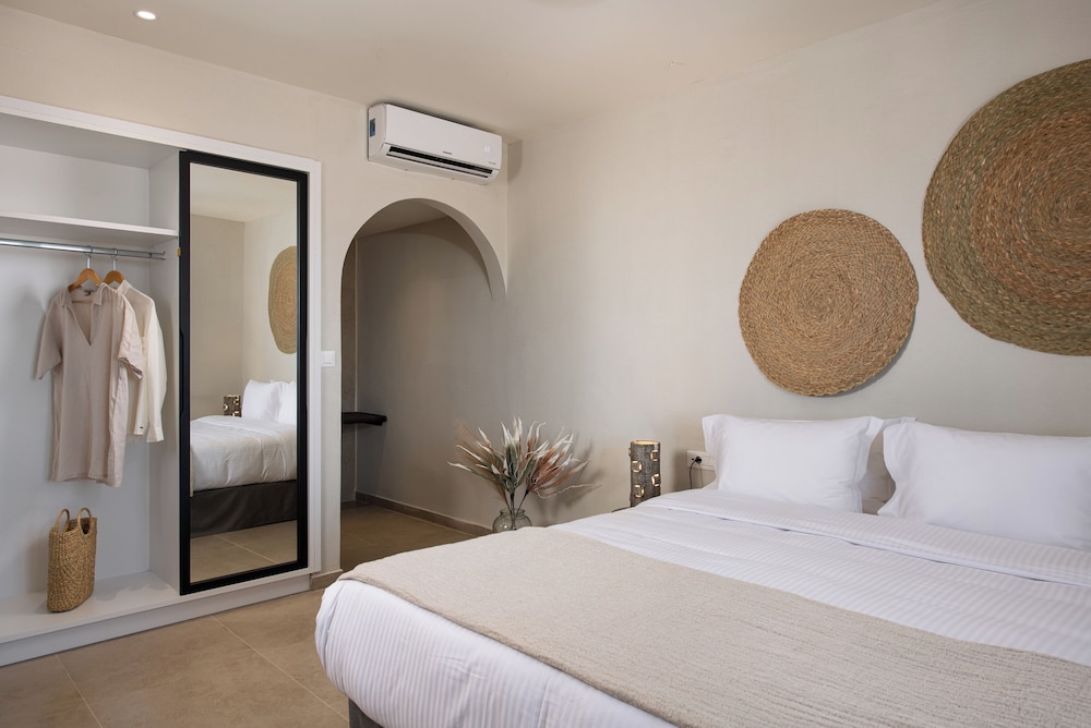 Comfort Plus Room with Pool View - Photo 2