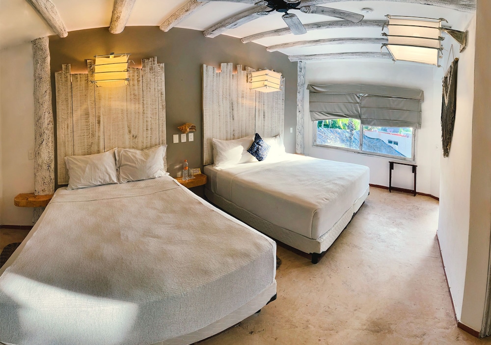 Family Quadruple Room, Hot Tub, Pool View photo 2