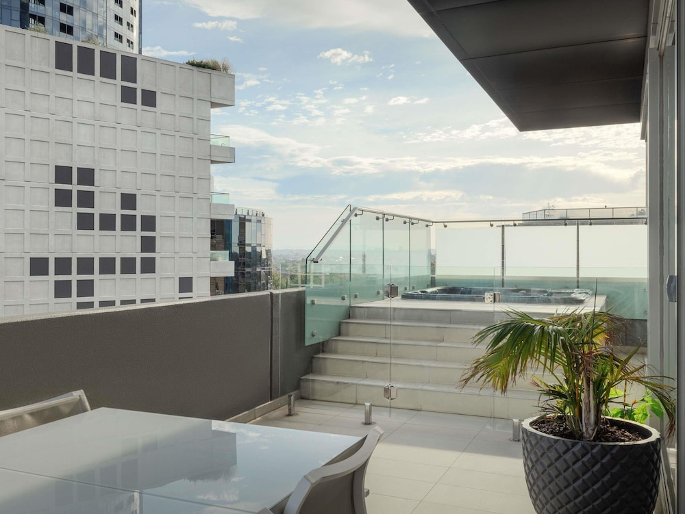 Penthouse (John Olsen Penthouse) thumbnail 5