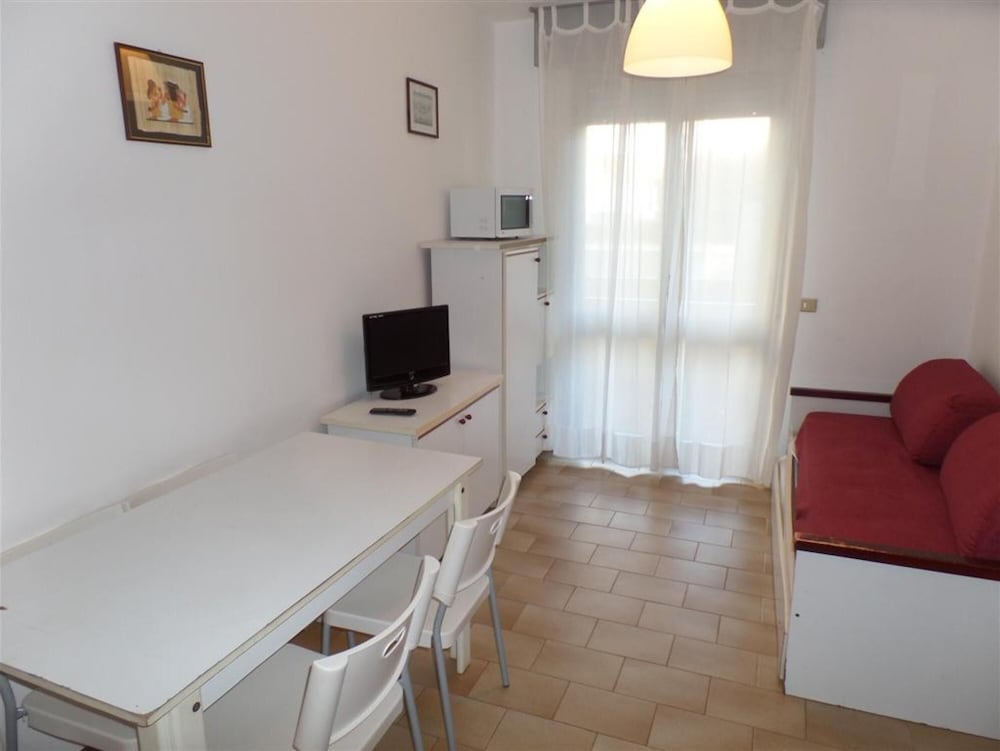 Apartment, Smoking