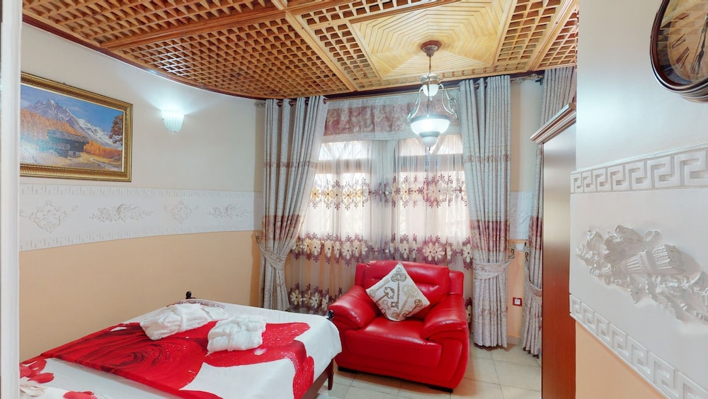 Honeymoon Suite