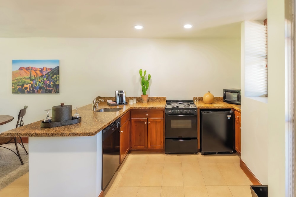 Room, 2 Queen Beds, Mountain View - Photo 4