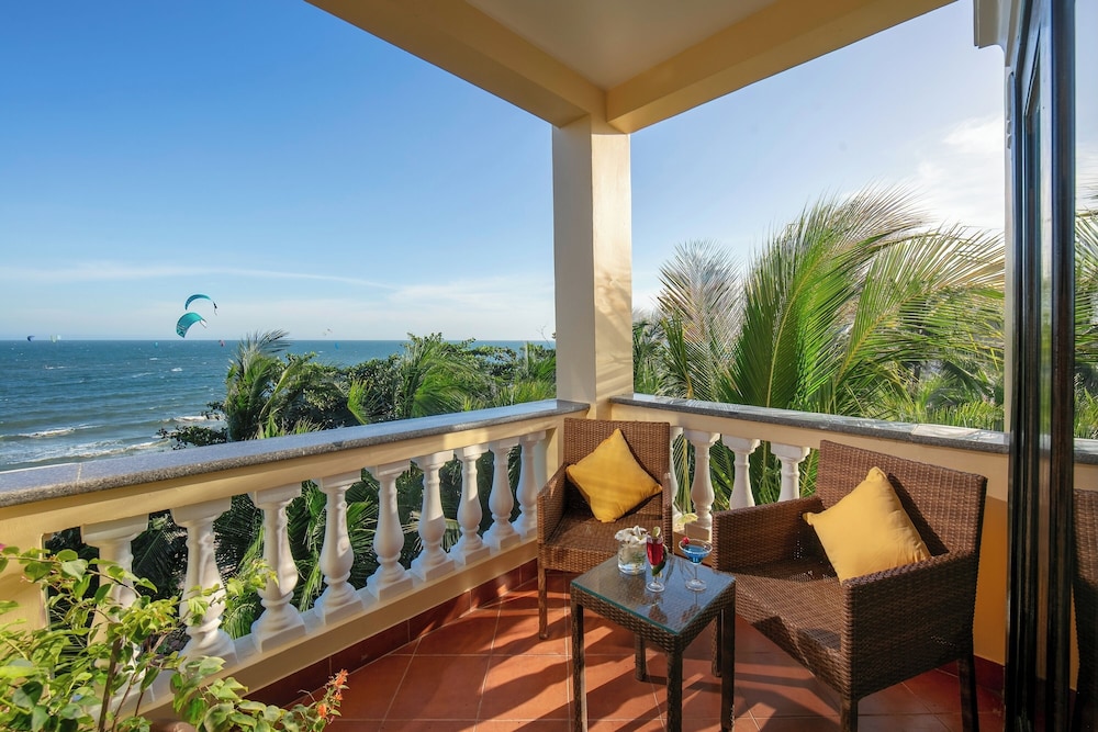 Deluxe Double or Twin Room, Beachfront photo 2