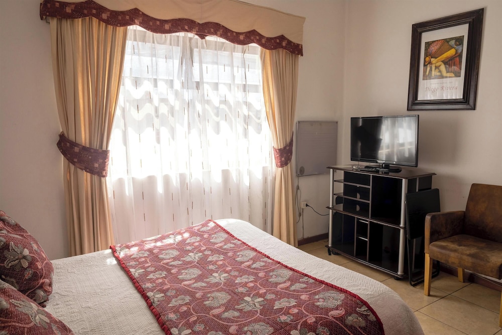 Room, 1 Queen Bed photo 1