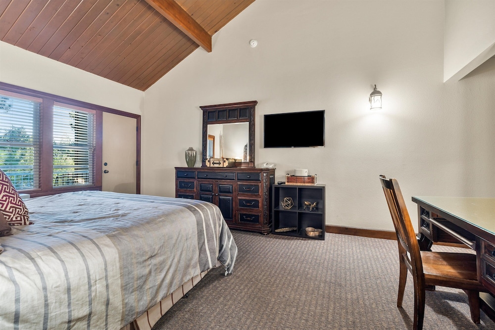 Condo, Multiple Beds, Pool Access, Mountain View