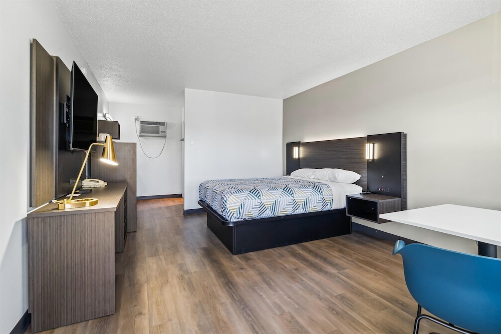 Standard Suite, Multiple Beds, Non Smoking photo 3