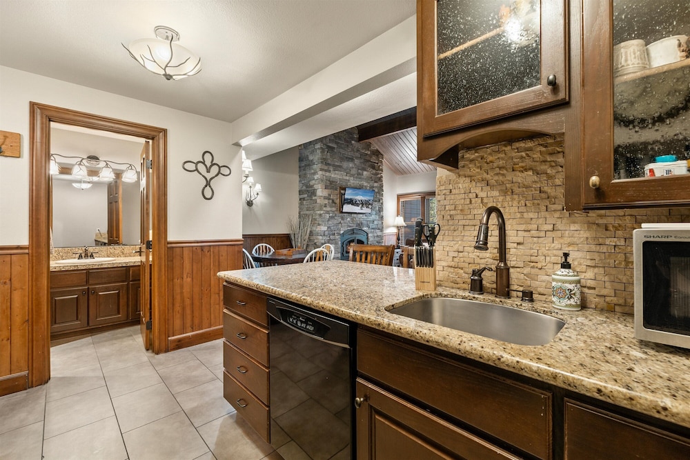 Condo, Multiple Beds, Pool Access, Mountain View photo 2