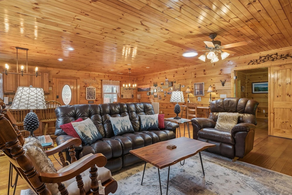 Cozy Cottage w EV Charger Firepit Bed Swing, 사진 41