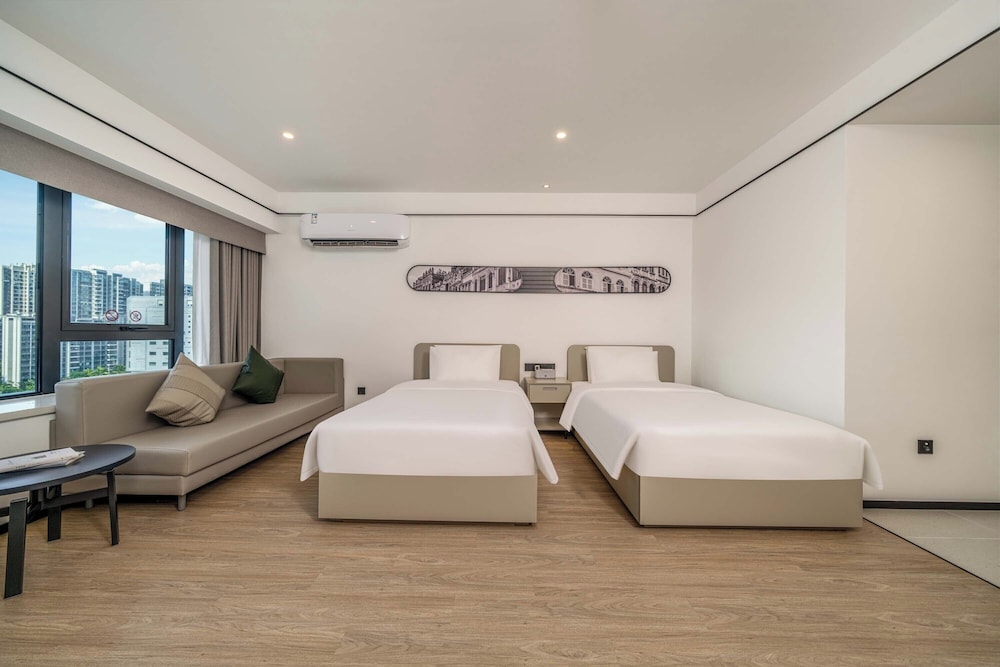 Senior Twin Room, City View photo 3
