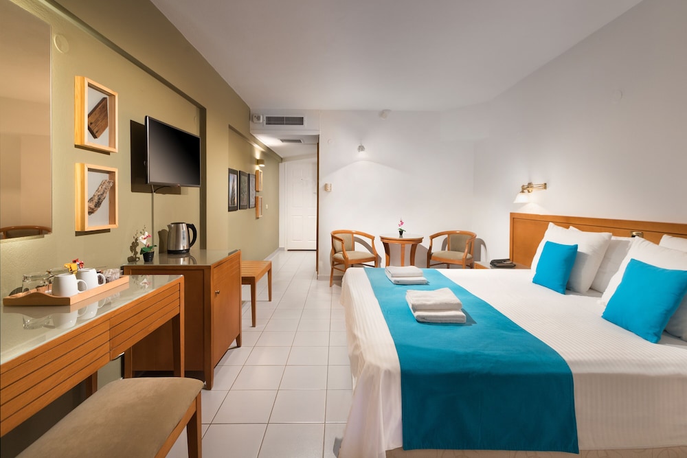 Double or Twin Room (Inland View) - Photo 2