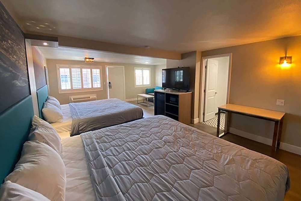 Suite, Multiple Beds, Non Smoking photo 1