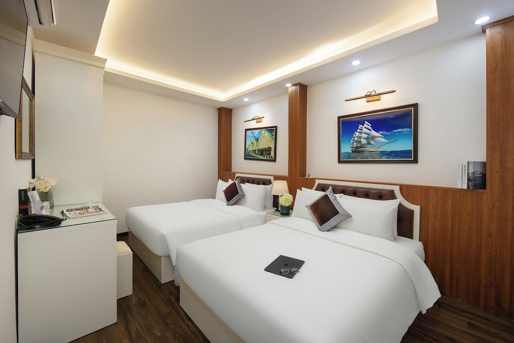 Family Quadruple Room, 2 Queen Beds, Non Smoking