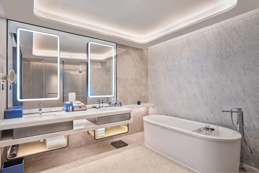 Club Suite, 1 Bedroom - Photo 5