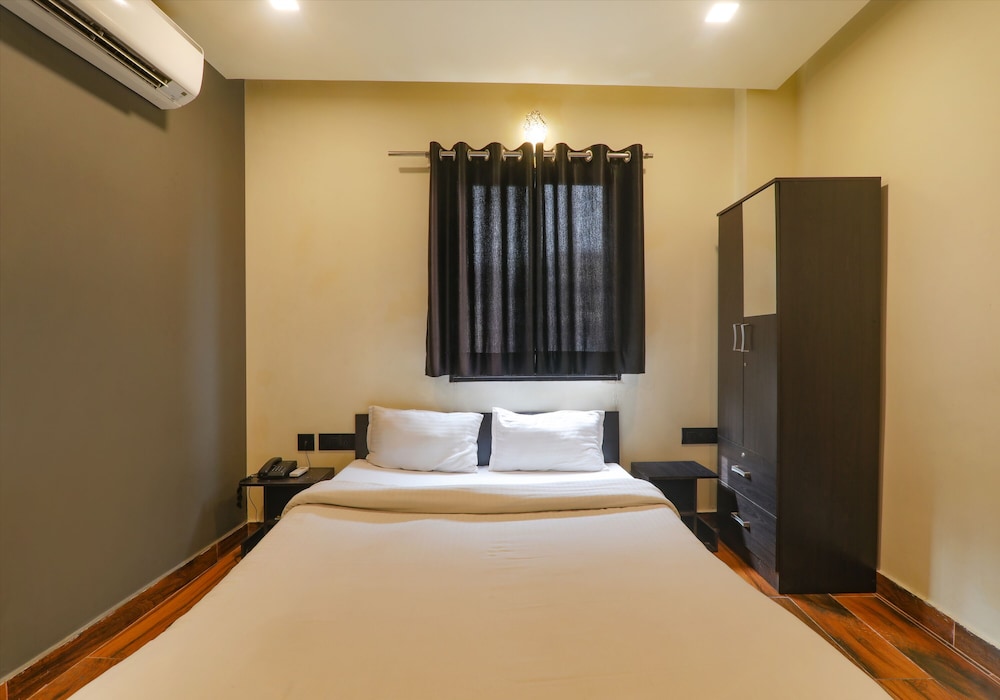 Deluxe Room - Photo 3