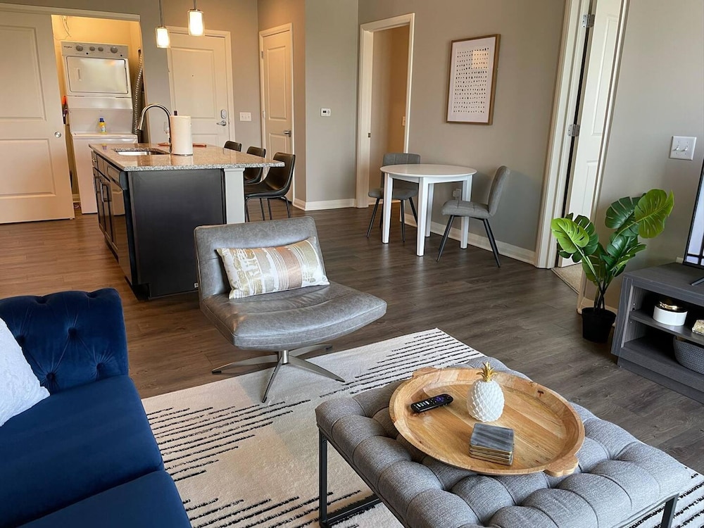 Skyline View 2BR w Balcony Free Parking W D, Billede 15
