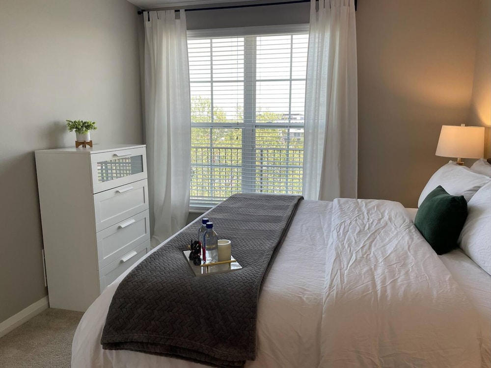 Skyline View 2BR w Balcony Free Parking W D, Billede 18